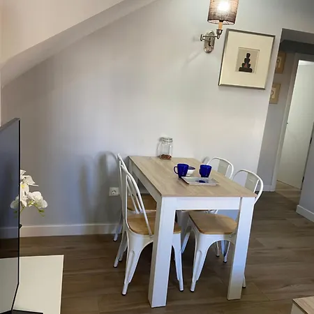 Apartamento Con Garaje Y Patio